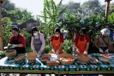 Dapur Umum Gotong Royong...