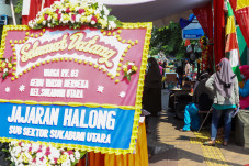 Warga Antusias Hadiri...