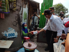 Sidak Distribusi Bansos,...