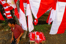 Pedagang Bendera Merah...