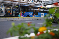 TransJakarta Batasi...