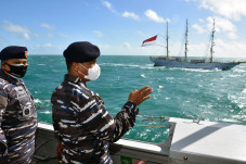 KRI RE Martadinata Berlatih...