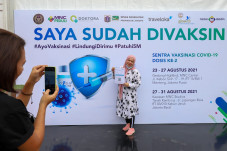 Vaksinasi Covid-19 Dosis...