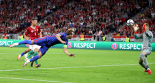 Bantai Hungaria 4-0,...