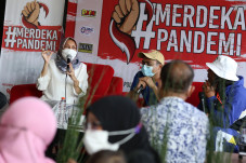 Pelaku Usaha Berbagi...