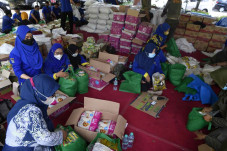 Penyaluran Bantuan Paket...