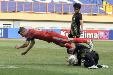 Barito Putera Kalahkan...