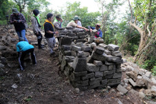 Mendaki Gunung Merekam...