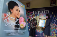 Bidan Pertama Penulis...