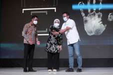 Menaker Ida Fauziah...