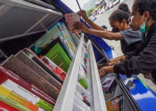 Serunya Membaca Buku...