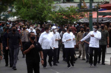 Kunjungi Malioboro,...
