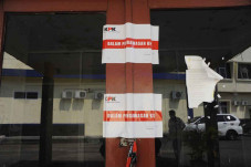 KPK Segel Kantor Bidang...