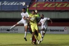 Persebaya Kalahkan Persipuran...