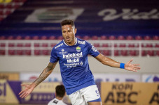 Tampil Perkasa, Persib...