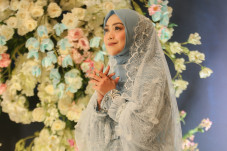 Potret Ria Ricis Tampil...