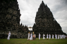 Umat Hindu Gelar Upacara...