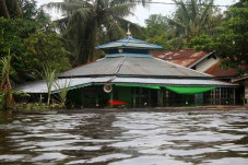 Empat Pekan Banjir Sintang,...