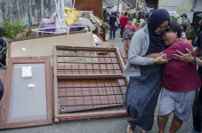 Tangis Warga Warnai...