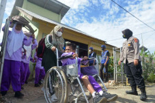 Siswa SLB Ini Belajar...