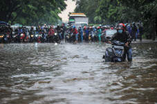 Banjir Melanda Kota...