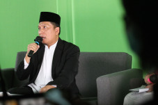 Talk Show Merintis Bisnis...