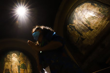 Misa Natal di Gereja...
