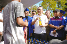Kunjungi Pasar Toaya...