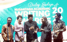 Bakti BCA Gelar Dialog...
