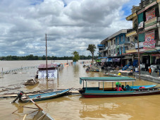 Kabupaten Sintang Dikepung...
