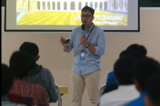 Kunjungi Universitas...