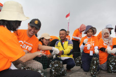 FWD Insurance Luncurkan...