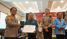 Peringati Hari Sarjana...