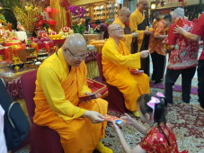 Ribuan Umat Buddha Rayakan...
