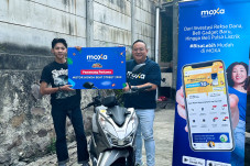 Moxa Serahkan Honda...