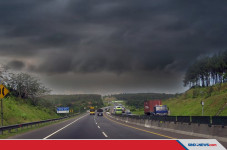 Tips Aman Berkendara...