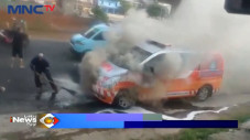 Mobil Ambulans Terbakar...