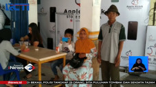Kakek Belikan Ponsel...