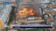 Kebakaran Besar Gudang...