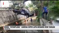 Lupa Menarik Rem Tangan...