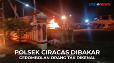 Polsek Ciracas Dibakar...