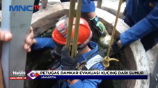 Petugas Pemadam Kebakaran...