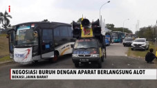 Polisi Menghadang Demo...