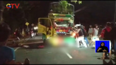 Truk Terobos Kerumunan...