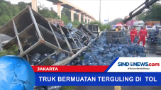 Truk Bermuatan Galon...