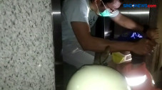 2 Pengunjung Optik Terjebak...
