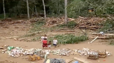 Banjir Bandang Terjang...