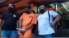 Perampok Berpistol di...