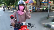 Wanita Ojek Laris Manis...