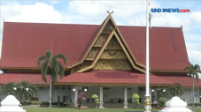 Gubernur Riau dan Istri...